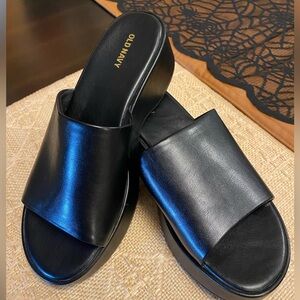 It is a comfortable casual platform sandal